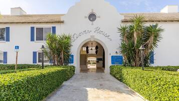 Façana frontal de l'allotjament