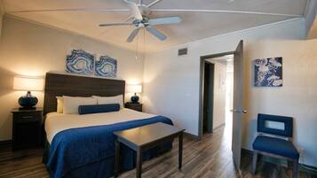 1 habitación, tabla de planchar con plancha y cunas gratuitas