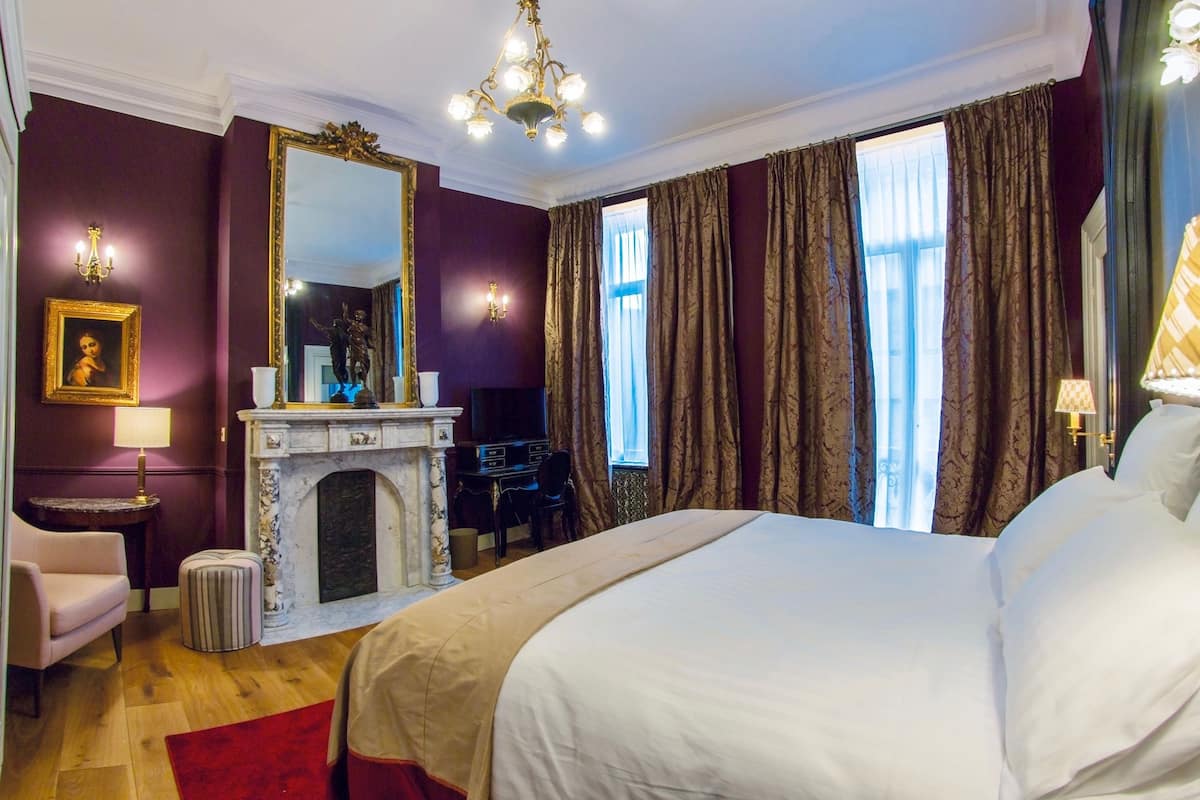 Superior tweepersoonskamer, en-suite badkamer, uitzicht op stad (LOUISE -NAPOLEON III) | 1 slaapkamer, luxe beddengoed, pillowtop-bedden, een kluis op de kamer