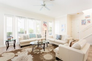 วิลล่าสำหรับครอบครัว, 3 ห้องนอน, วิวสนามกอล์ฟ, ติดสวน | บริเวณนั่งเล่นที่ล็อบบี้