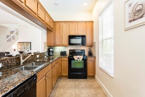 Family Villa, 3 Bedrooms, Golf View, Garden Area | Private kitchen