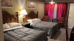 Cubrecamas, escritorio, cortinas blackout y wifi gratis 