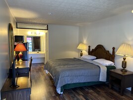 羽绒被、办公桌、遮光窗帘、免费 WiFi