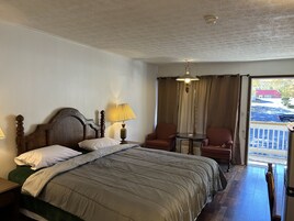 标准房, 1 张特大床 | 羽绒被、办公桌、遮光窗帘、免费 WiFi