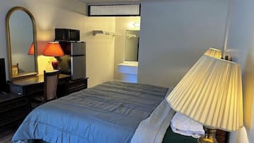 Standaard kamer, 1 kingsize bed | Donzen dekbedden, een bureau, verduisterende gordijnen, gratis wifi