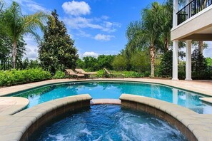 Villa familiar, 4 habitaciones, vista al campo de golf, en el área del jardín | Alberca al aire libre | Alberca al aire libre