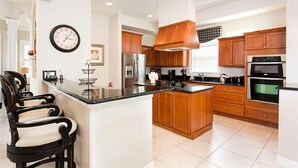 Vila Keluarga, 4 kamar tidur, pemandangan lapangan golf, area taman | Dapur pribadi | Mesin pembuat kopi/teh, lemari es, microwave, dan kompor