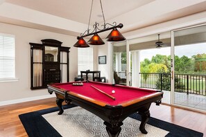 Villa Familiale, 4 chambres, vue golf, côté jardin | Billards