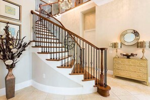 Family Villa, 6 Bedrooms, Golf View, Garden Area | Staircase