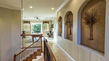 Family Villa, 6 Bedrooms, Golf View, Garden Area | Hallway