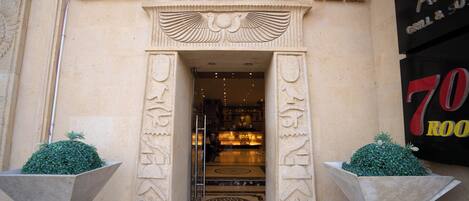 The entrance to the Great Pyramid Inn with a sign above the door and a restaurant sign to the right.