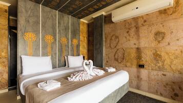 Junior Suite With Pyramid View Balcony