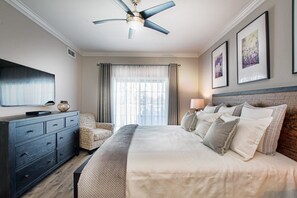 Familienapartment, 3 Schlafzimmer, Blick auf den Golfplatz, zum Garten hin | 3 Schlafzimmer, kostenloses WLAN