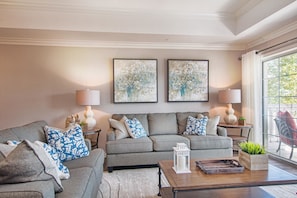 Family Condo, 3 Bedrooms, Golf View, Garden Area | Living area