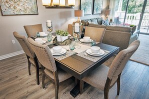 Family Condo, 3 Bedrooms, Golf View, Garden Area | In-room dining