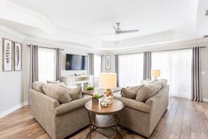 Family Condo, 3 Bedrooms, Golf View, Garden Area | Living area