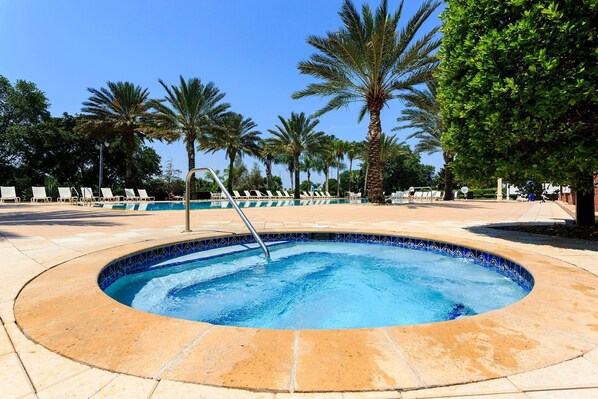 Family Condo, 3 Bedrooms, Golf View, Garden Area | Outdoor spa tub