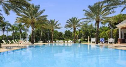 Condo Centre Court Living 3 Bedroom Reunion