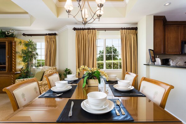 Family Condo, 3 Bedrooms, Golf View, Garden Area | In-room dining