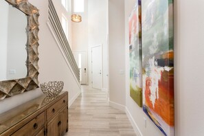Family Villa, 5 Bedrooms, Golf View, Garden Area | Hallway
