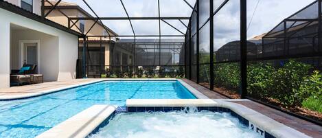 Familievilla, 6 soverom, ikke-røyk, hageområde | Utendørs boblebad