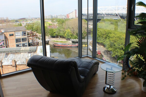 Apartment, 2 Bedrooms, River View (7th Floor) | Living area