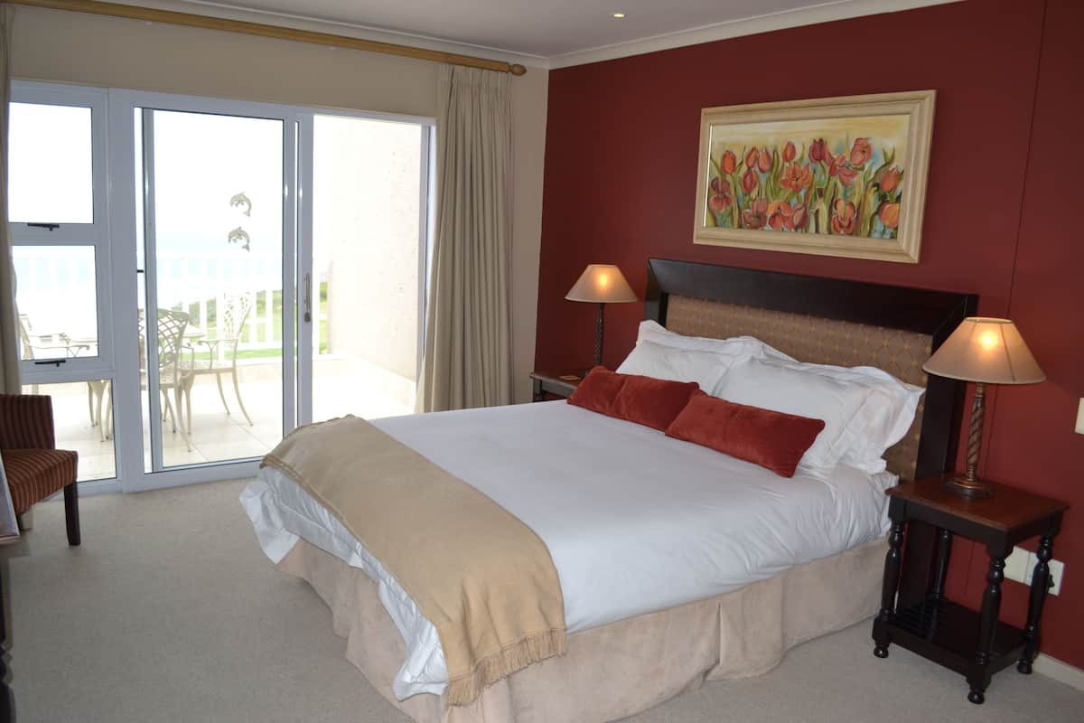 Deluxe House, 3 Bedrooms (3 bedroom Golf Villa) | Premium bedding, desk, iron/ironing board, free WiFi