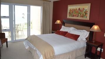 Casa Deluxe, 3 habitaciones (3 bedroom Golf Villa) | Ropa de cama de alta calidad, escritorio, tabla de planchar con plancha