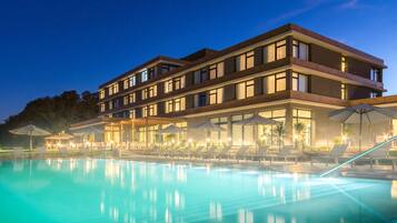 Piscina coperta, piscina all'aperto