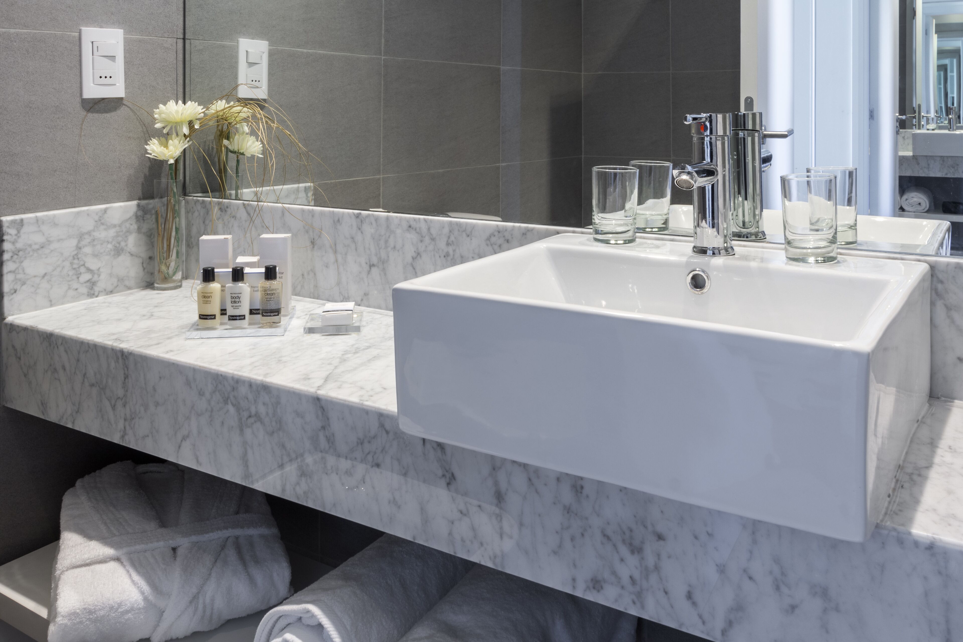 superior room, 1 king bed | bathroom | shower, free toiletries, hair dryer, bathrobes