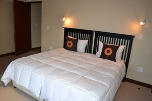 Premium bedding, memory foam beds, in-room safe, individually decorated - Golf Safari | Pearl Valley (Paarl)
