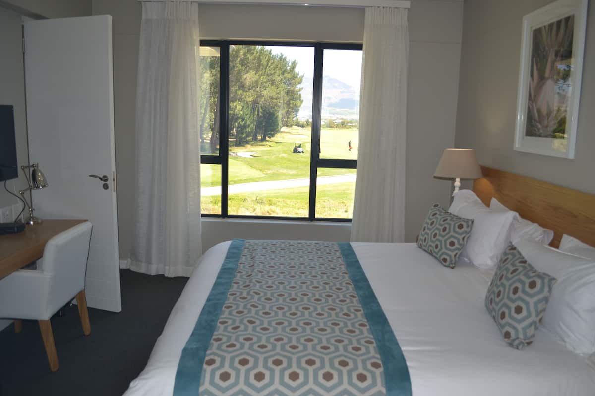 Suite Confort, 2 chambres, vue golf, côté jardin | Literie de qualité supérieure, matelas mémoire de forme