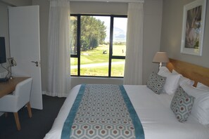 Suite Confort, 2 habitaciones, vista al campo de golf, en el área del jardín | Ropa de cama de alta calidad y camas con efecto memoria 