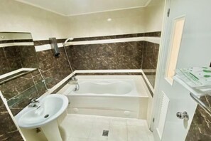 Bathroom - Royalhotel (Hsinchu)