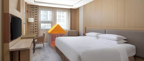 Grand Premier Guest Room, l Oversized King Bed, Kid Friendly Tent