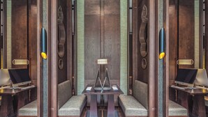 A modern, wood-paneled room with a central table, two chairs, and a lamp. - Courtyard by Marriott Shanghai International Tourism and Resorts Zone (Shanghai)