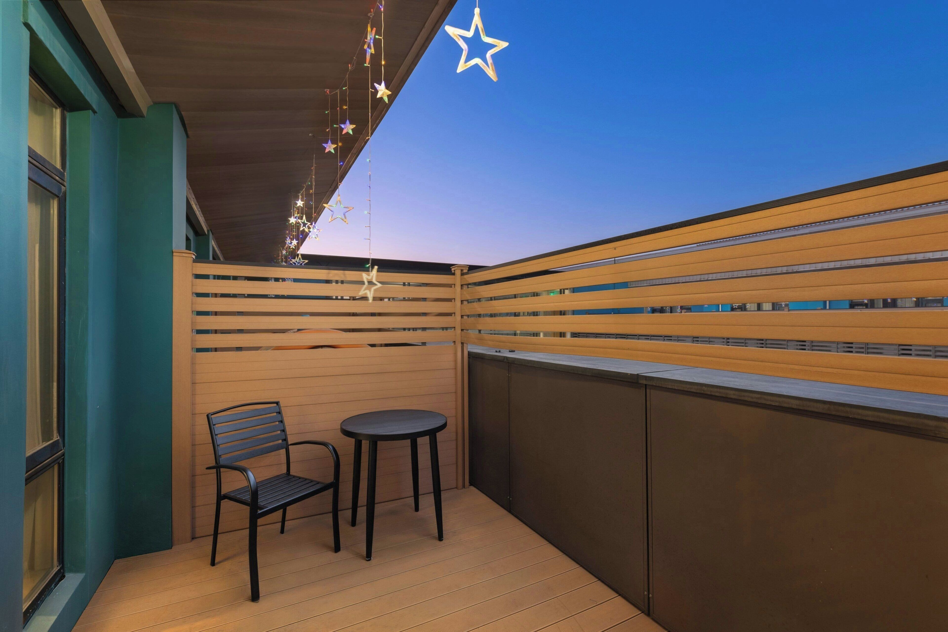 Lovely Panda Deluxe Guest Room, l King Bed, Balcony | Minibar, in-room safe, desk, laptop workspace