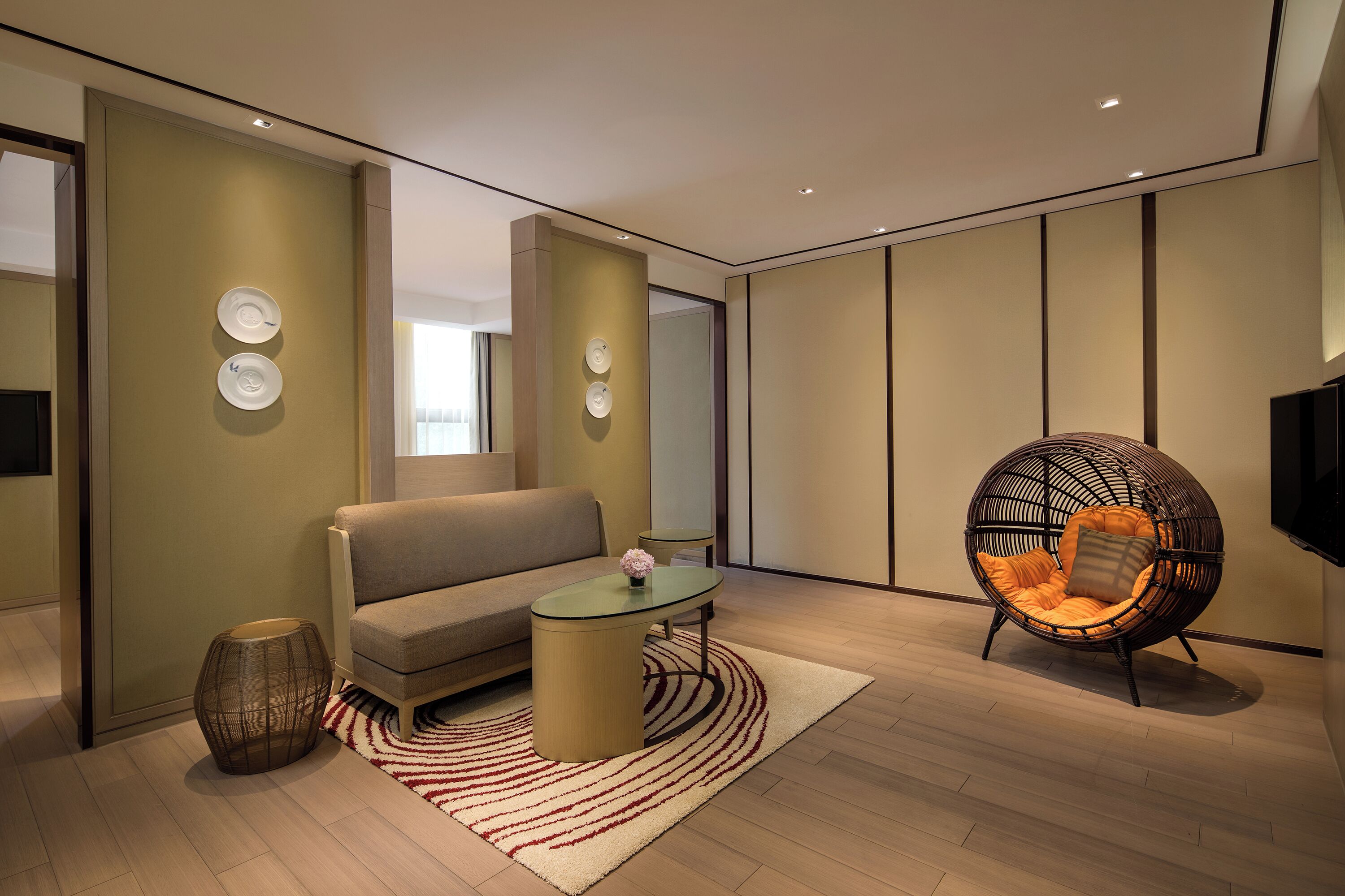 executive suite, 1 king bed | minibar, in-room safe, desk, laptop workspace