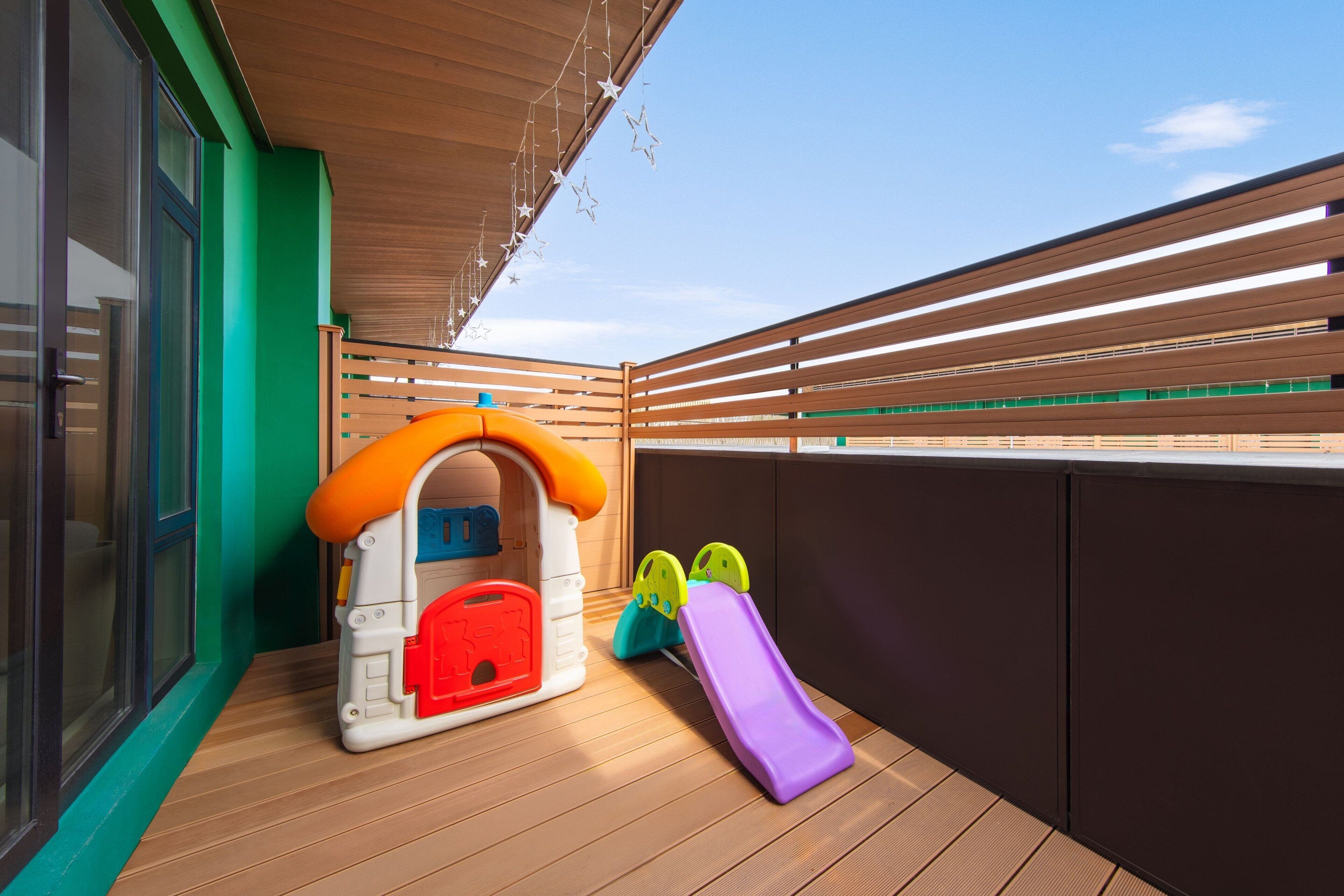 Minibar, in-room safe, desk, laptop workspace