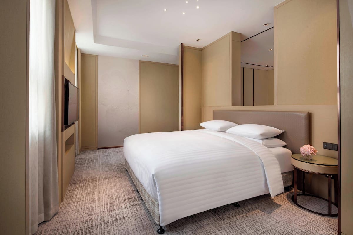 Suite Eksekutif, 1 Tempat Tidur King | Minibar, brankas, meja kerja, dan ruang kerja ramah laptop