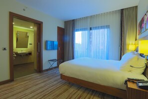 Chambre, 1 grand lit, accessible aux personnes à mobilité réduite | Vue de la chambre