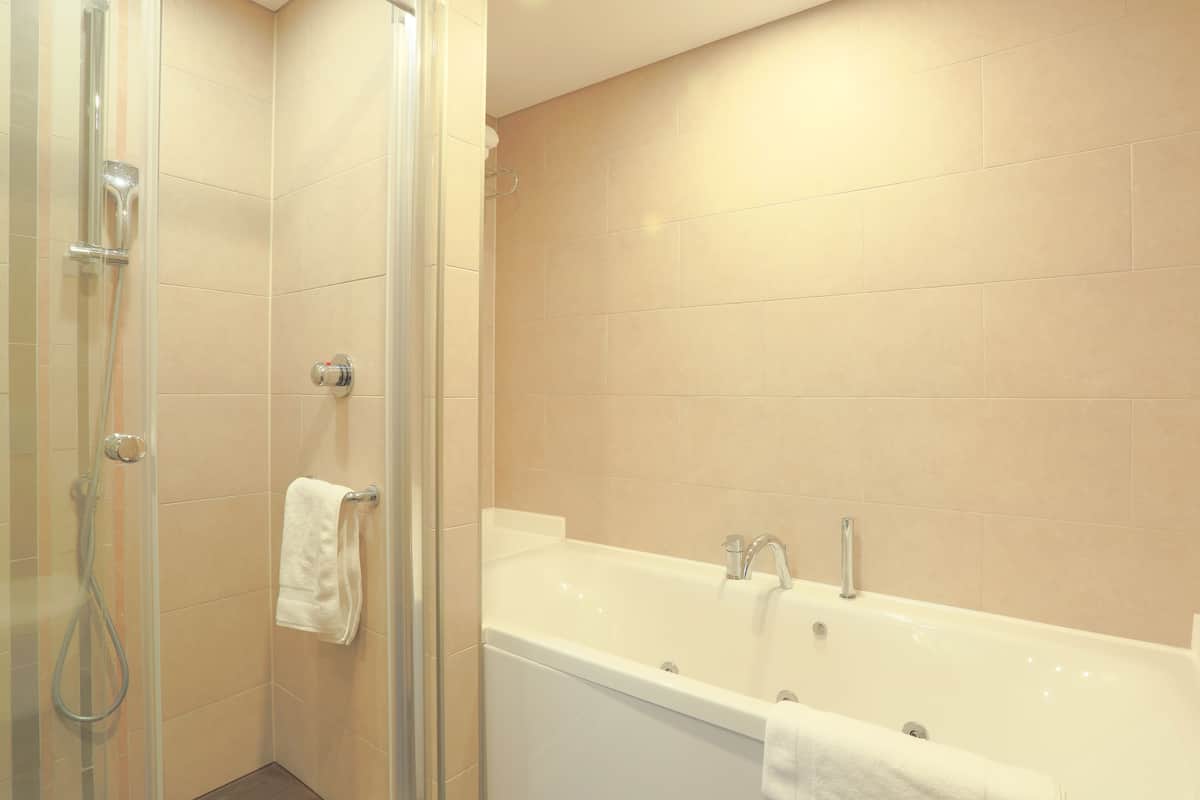 king, suite, 1 bedroom | bathroom | free toiletries, hair dryer, slippers, towels