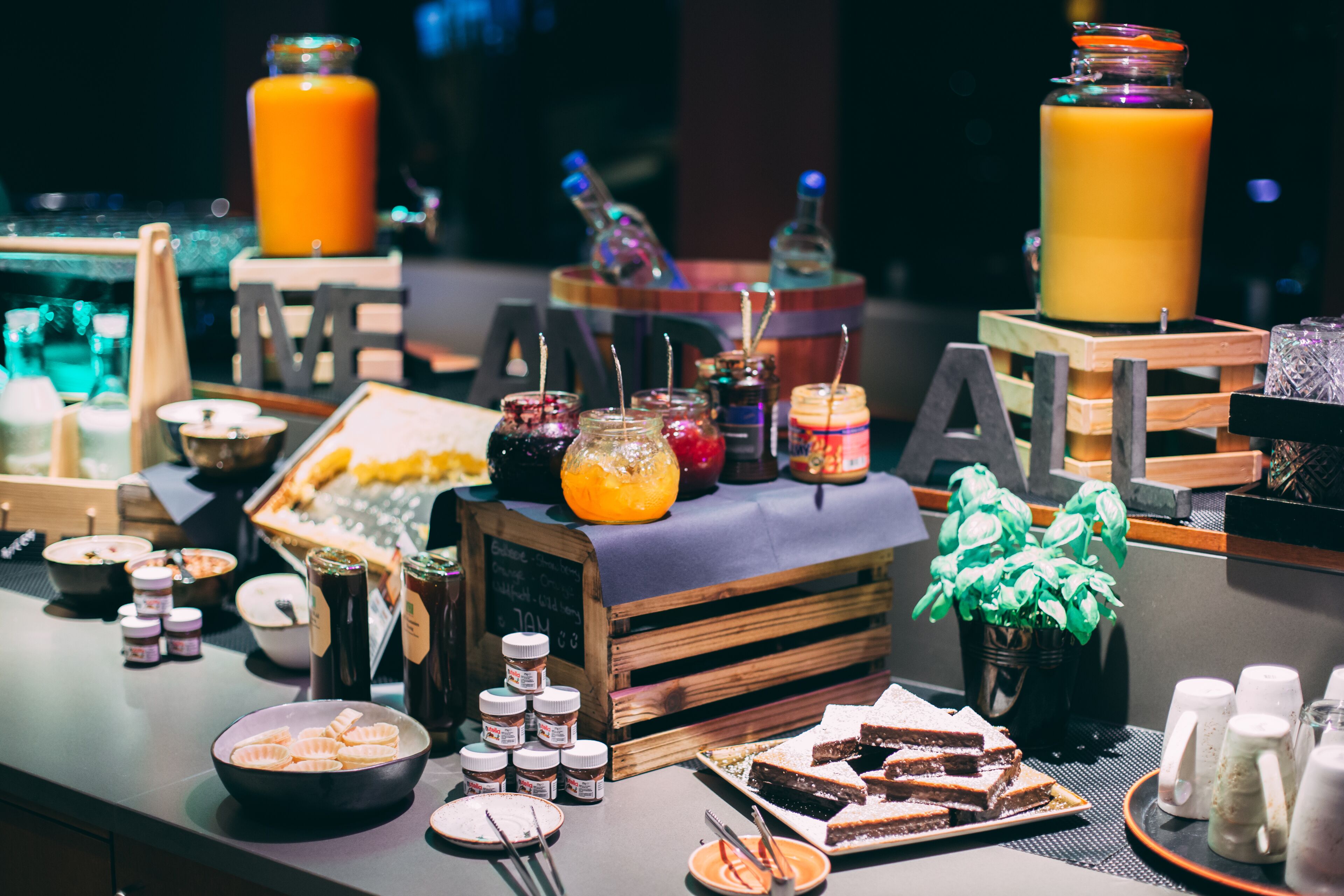 Café da manhã com buffet diário (EUR 25 por pessoa) 