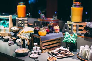 Desayuno buffet todos los dĂas (con cargo)