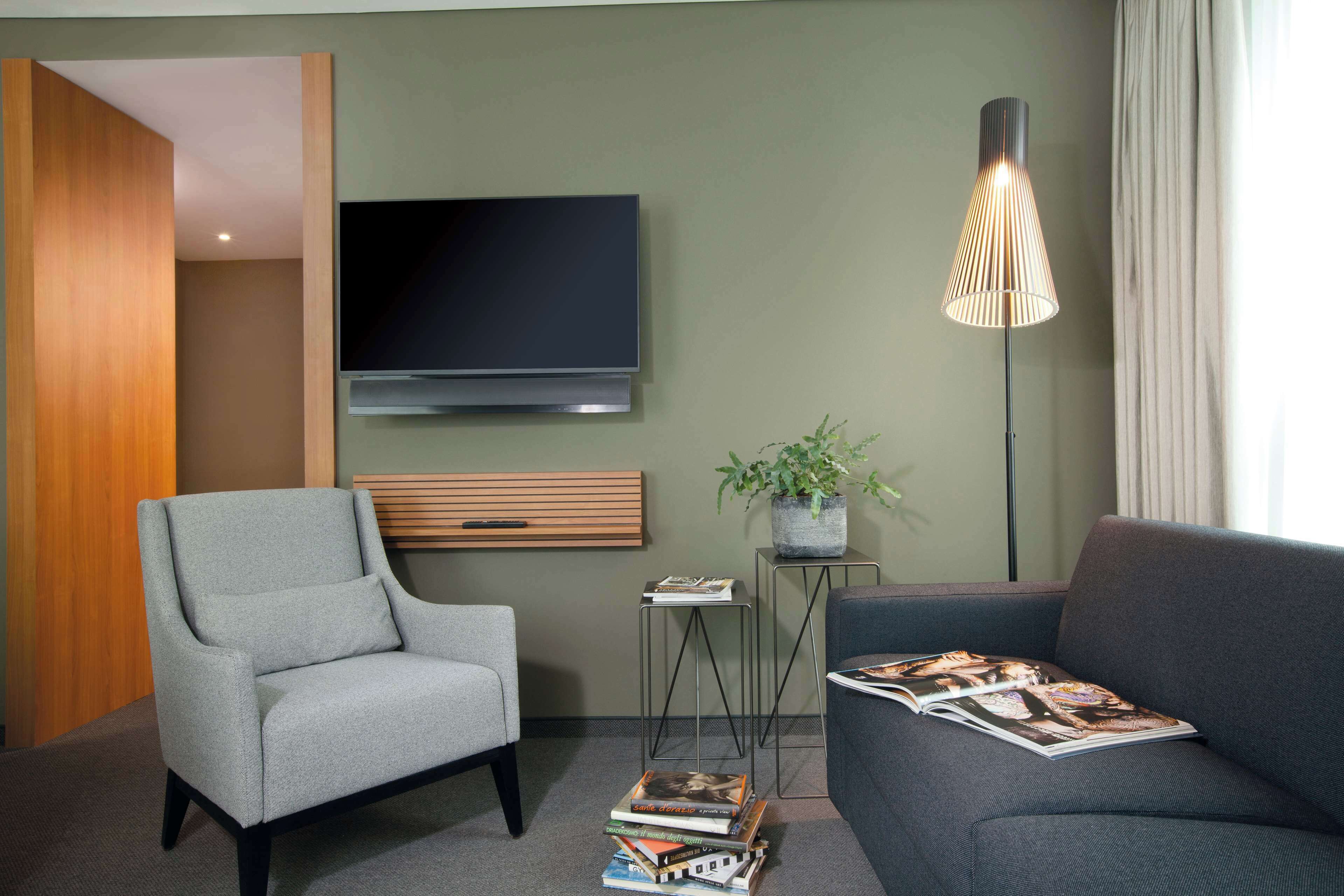 hypo-allergenic bedding, in-room safe, desk, free cots/infant beds