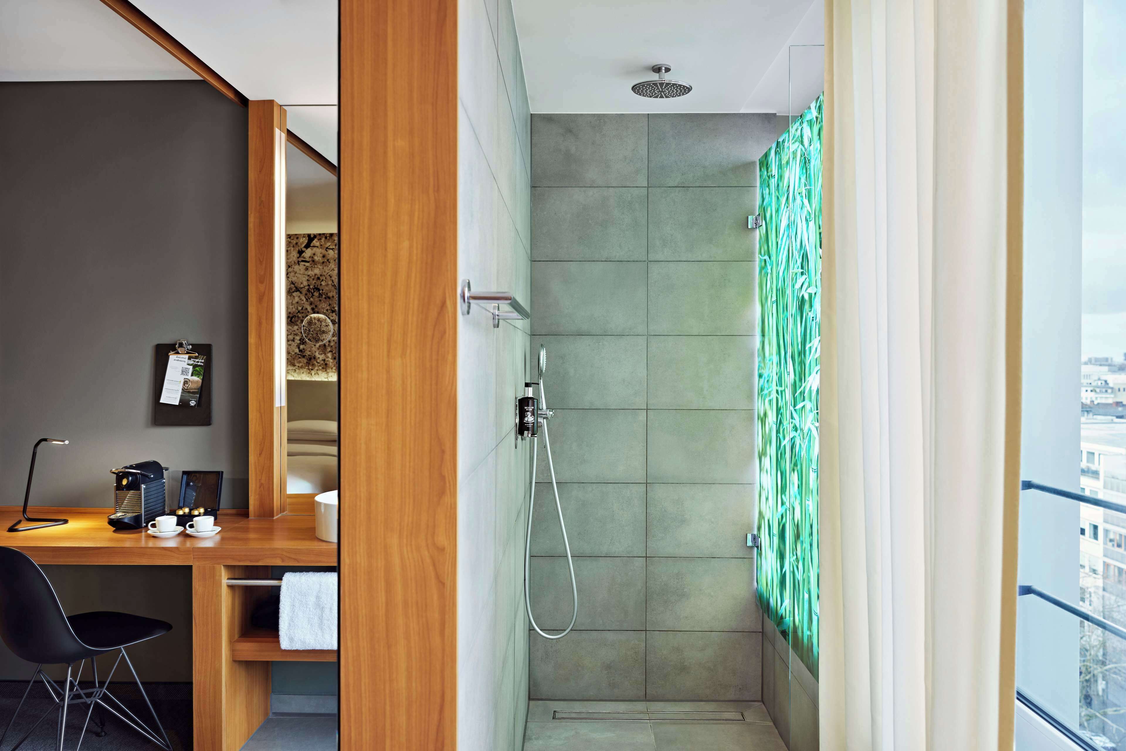 hypo-allergenic bedding, in-room safe, desk, free cots/infant beds