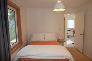 Habitación de diseño doble, 1 cama doble, baño compartido | 1 dormitorio, ropa de cama de alta calidad, edredones de plumas