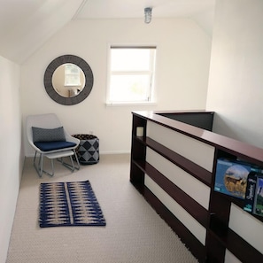 Suite Design, 1 grand lit, salle de bains privée | Coin séjour
