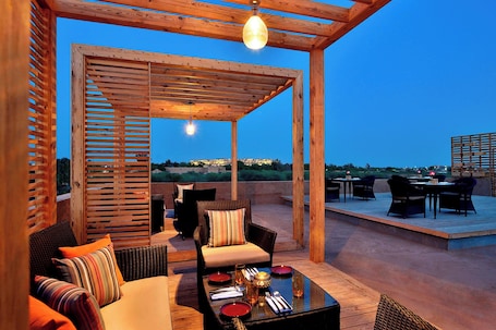 Se sirven desayunos, almuerzos y cenas; cocina internacional