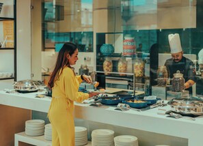 Café da manhã com buffet todos os dias (INR 1500 por pessoa)